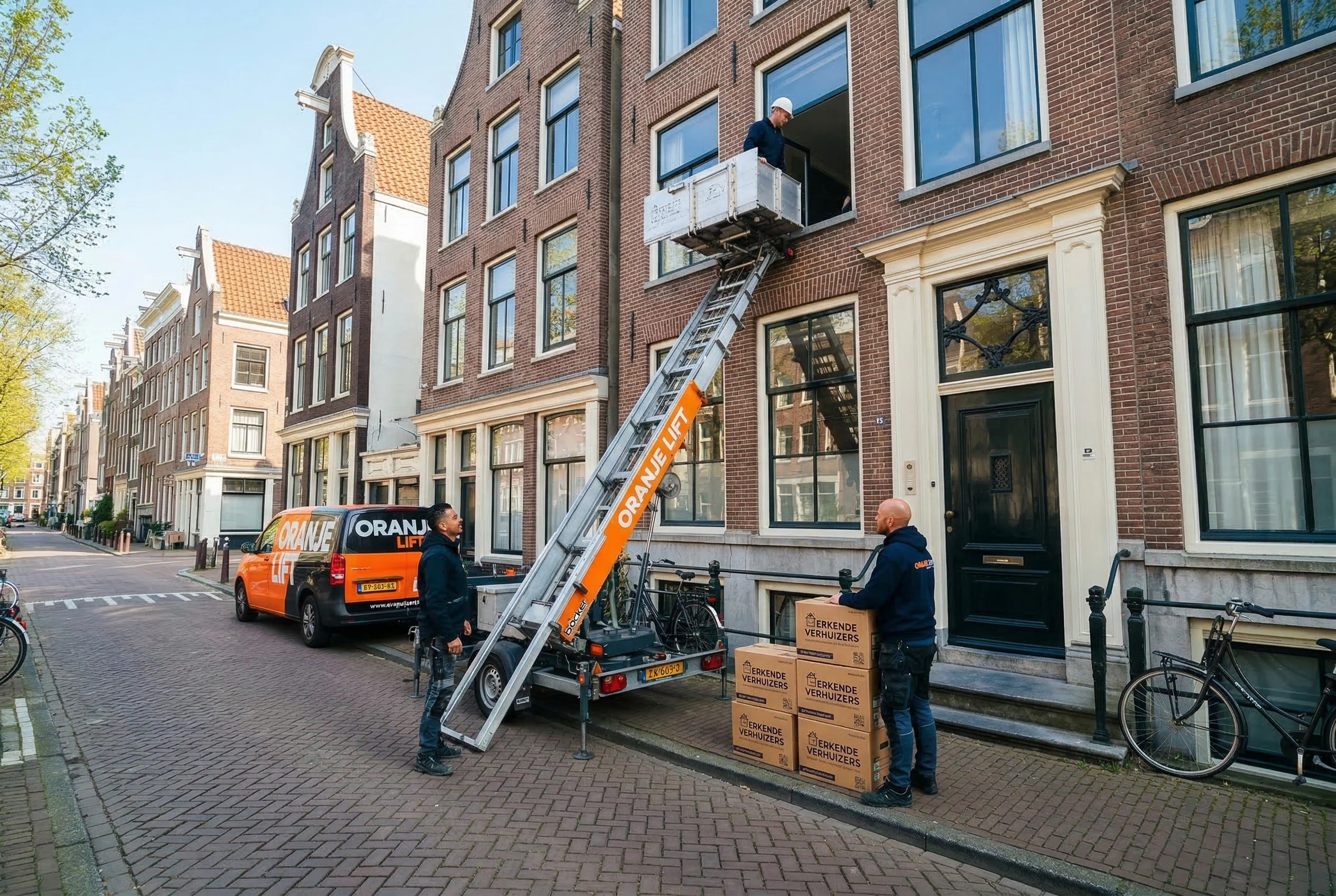 Aanhangerlift voor verhuizing in smalle straat Heerhugowaard